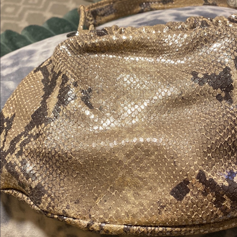 Chic Snakeskin Patterned Handbag - image 7